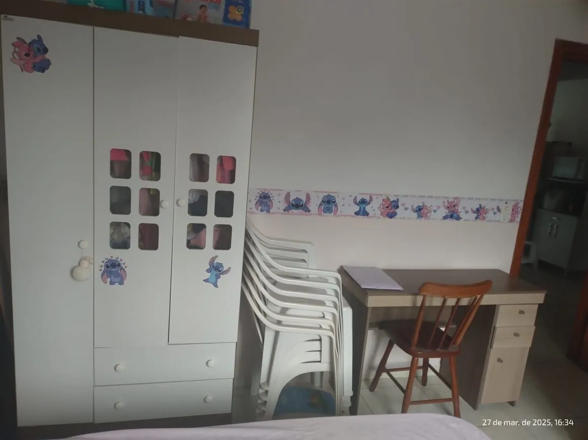 Imagem Casa de esquina no bairro Hípica - 2 dormitórios