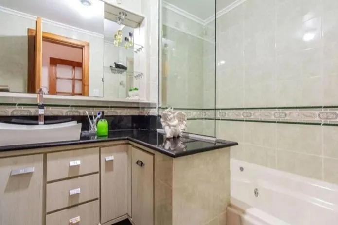 Imagem Apartamento amplo de 110 m2 com 3 quartos à venda em Menino Deus - RS
