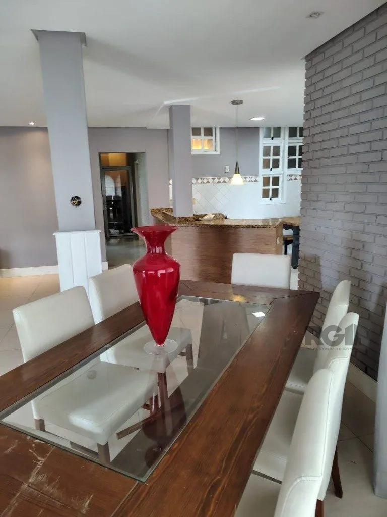 Imagem Casa sobrado com 300m² na Vila Nova de 3 dormitórios e 4 vagas