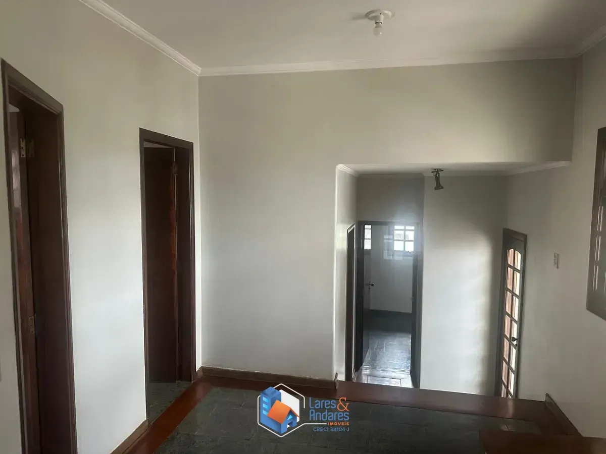 Imagem Sobrado para venda em Jardim Peri com 3 quartos, sendo 1 suíte, 300m²