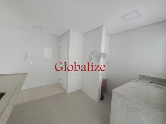Imagem Apartamento à venda com 82m², 2 suites, varanda com Grill, piscina, vaga demarcada por R$875.000,00 na Ponta da Praia em Santos