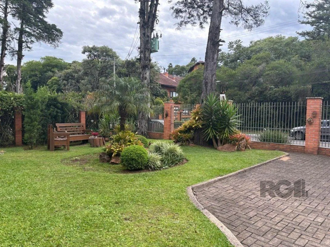 Imagem Sobrado de Alvenaria em Condominio no bairro Nobre de Gramado