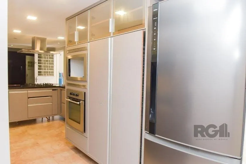Imagem Casa de 197m² - 5 dormitórios, 3 vagas no bairro Rubem Berta