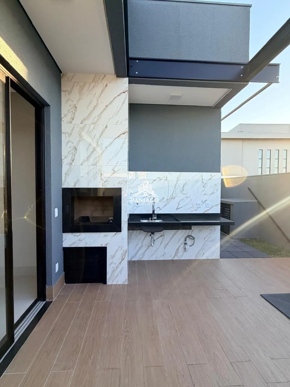 Imagem Casa Nova com 3 Suítes e Piscina à Venda no Condomínio Brisas