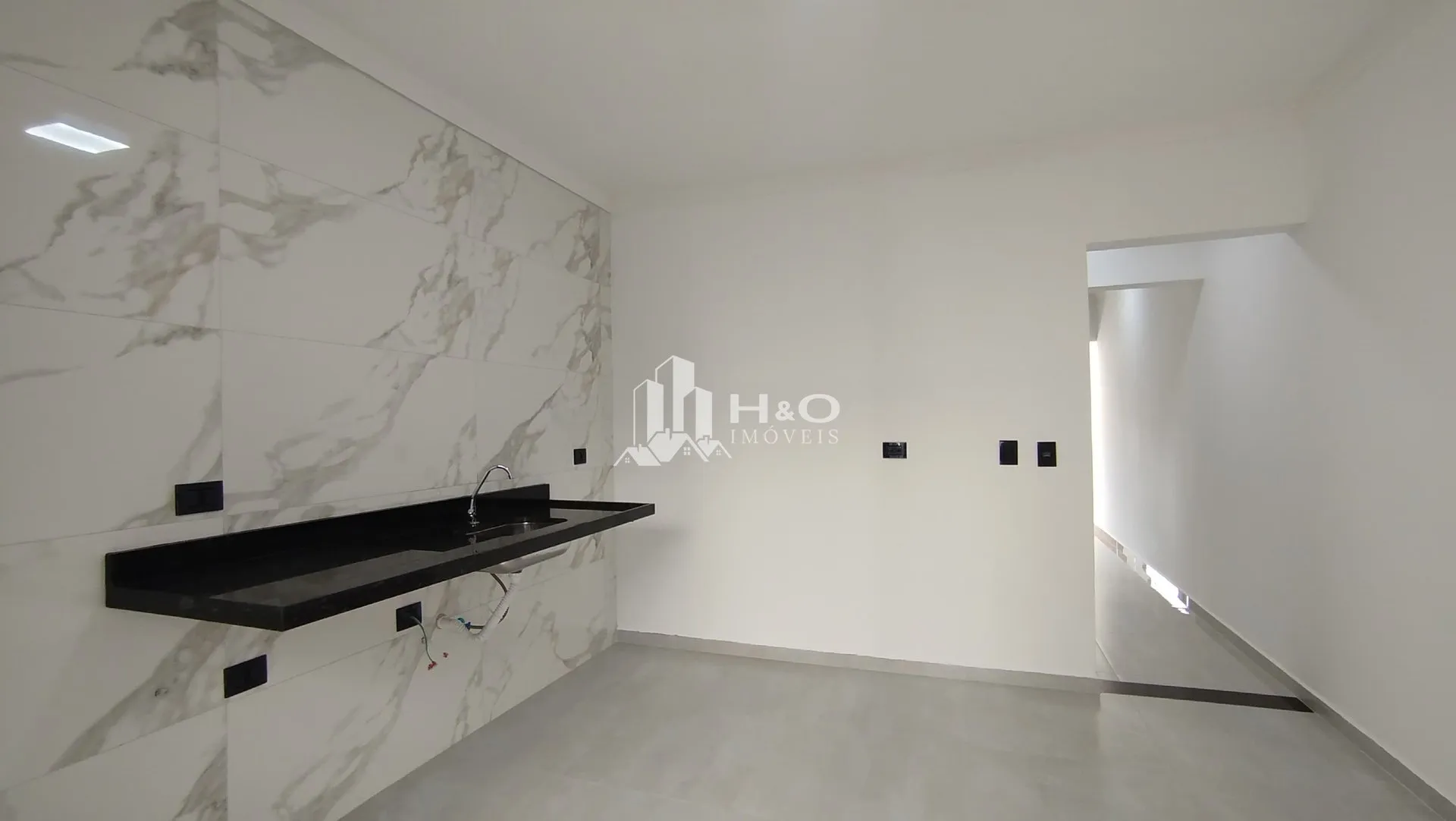 Imagem Sobrado Frontal à Venda - 3 Dormitórios (1 Suíte) - Acabamento em Porcelanato! BAIRRO JARDIM BRASILIA