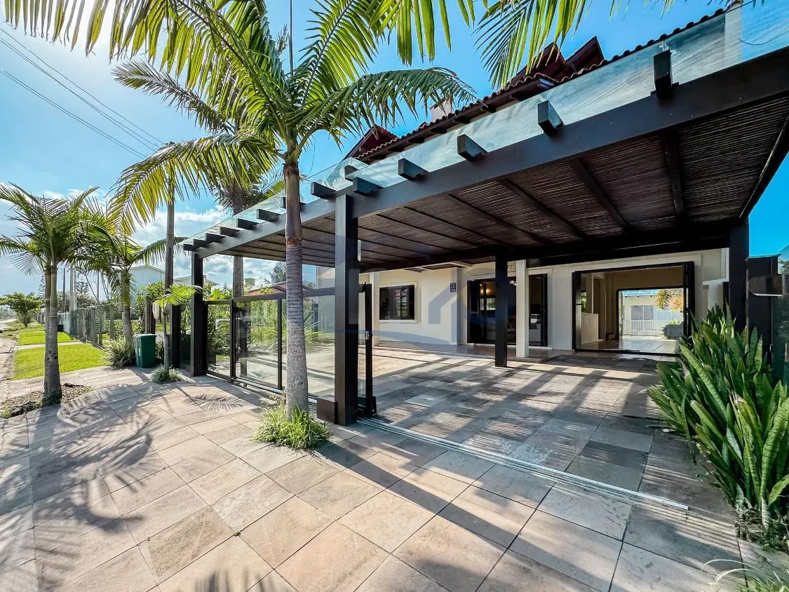 Imagem Casa a venda com 4 dormitorios na Paraiso em Torres/RS