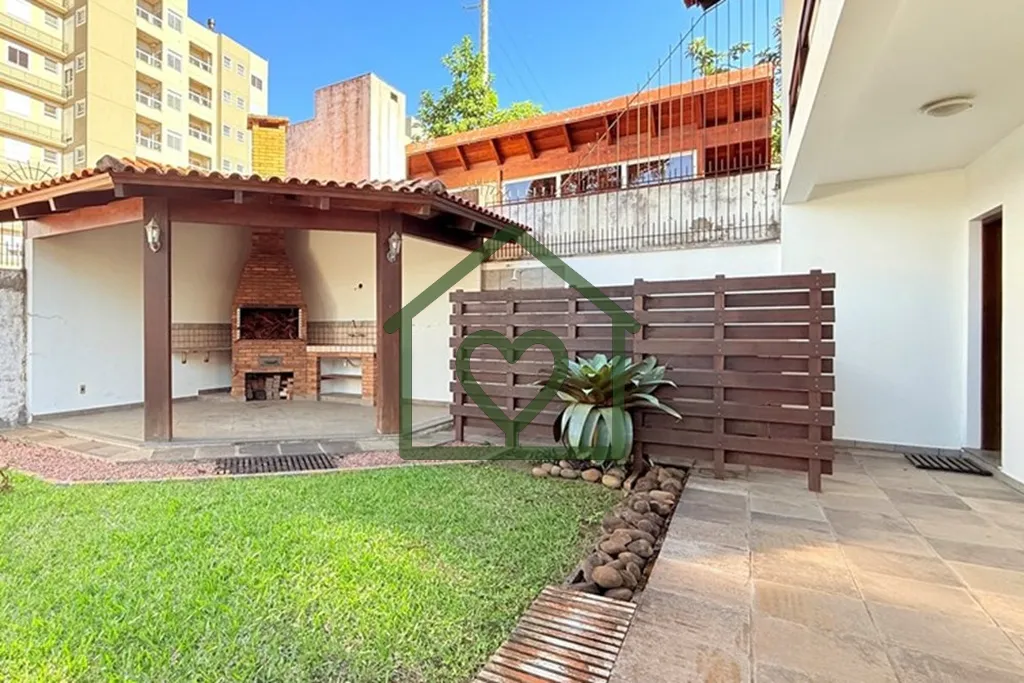 Imagem Casa residencial, unifamiliar edificada em 3 pavimentos, com área total de 381m² privativos, seu t...