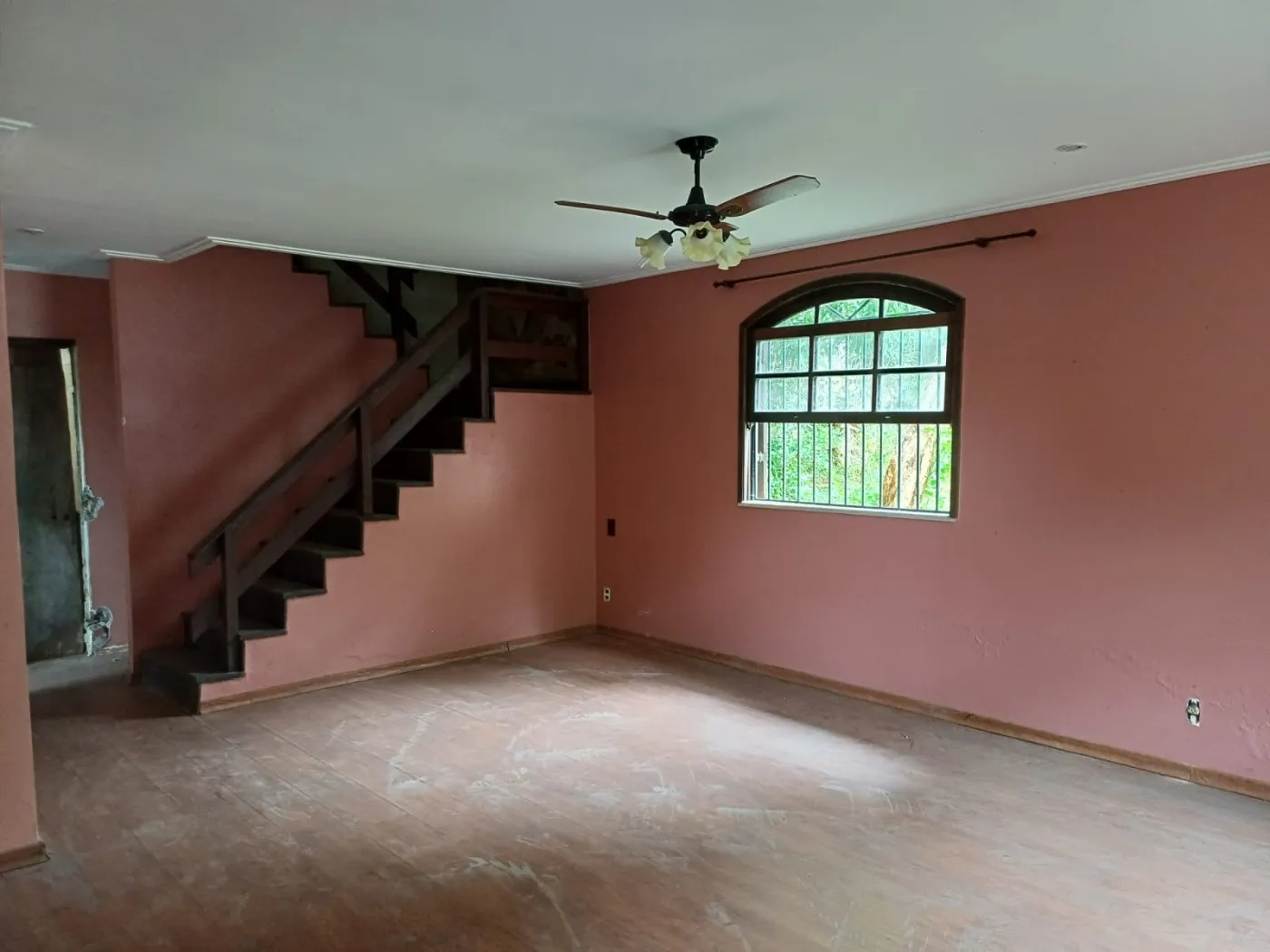 Imagem Ótima casa duplex espaçosa com 5 quartos e área de lazer!