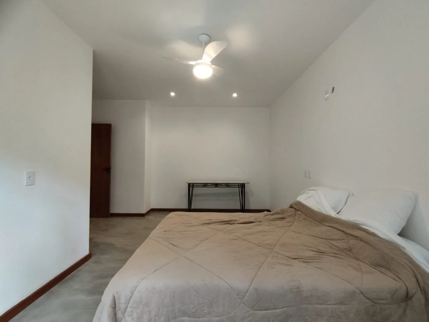 Imagem Casa em Condomínio para Venda em Petrópolis / RJ no bairro Araras