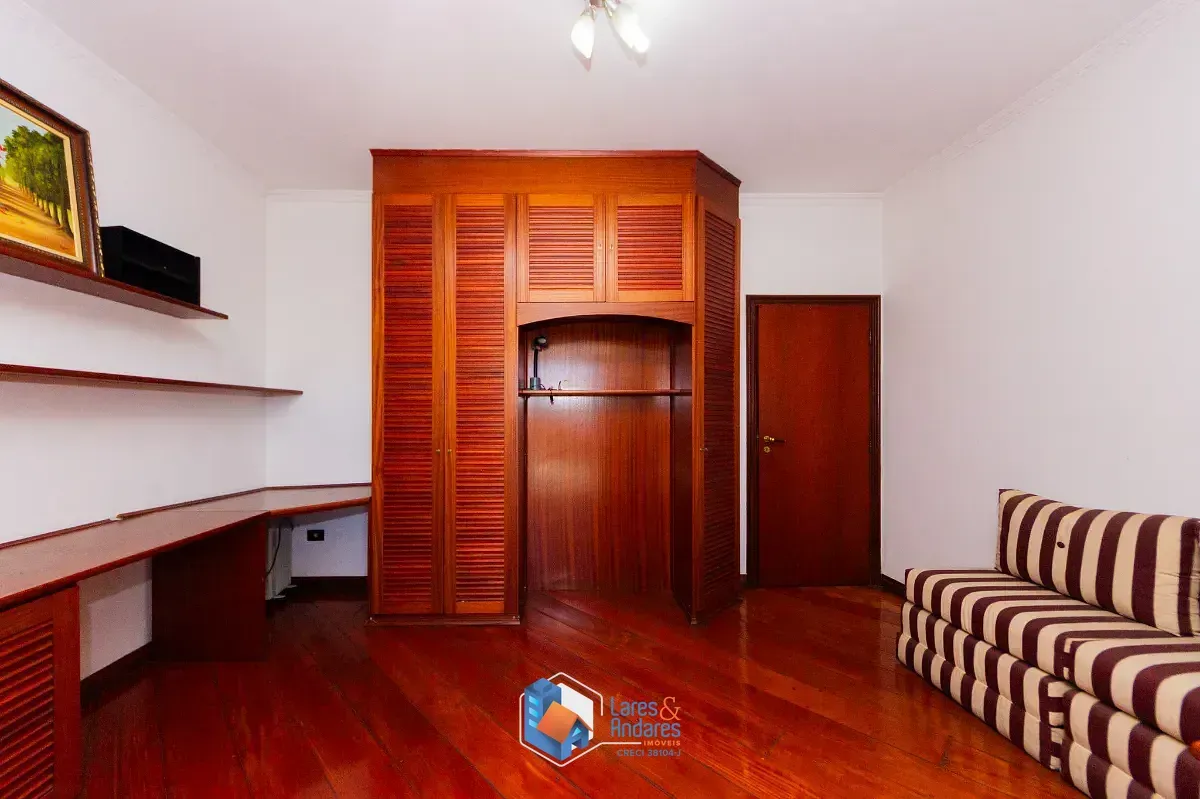 Imagem Casa para venda em Parque São Domingos com 3 quartos, sendo 1 suíte, 212m²