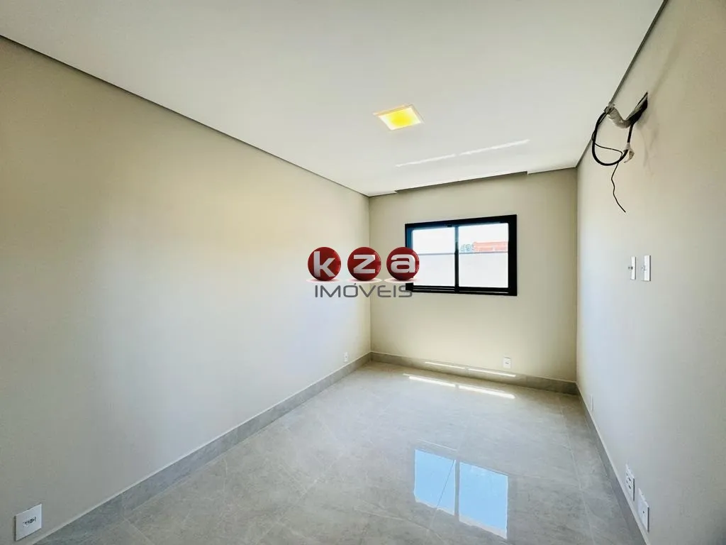Imagem Imperdível casa em condomínio à venda em Valinhos-SP, Vila Capuava: 3 quartos, 3 suítes, 3 salas, 5 banheiros, 4 vagas de garagem, 280,00 m²!