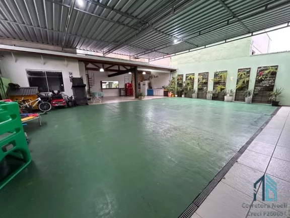 Imagem Sobrado com edícula, 05 quartos sendo duas suítes à venda no Atuba, divisa com Tingui, próximo ao Bacacheri em Curitiba PR