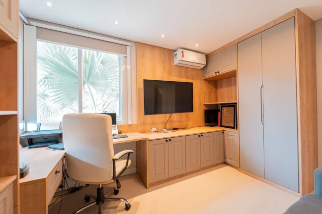 Imagem Casa a venda com 4 Quartos à venda, 400 m² por R$ 2.990.000 - Reserva Santa Maria - Jandira/SP