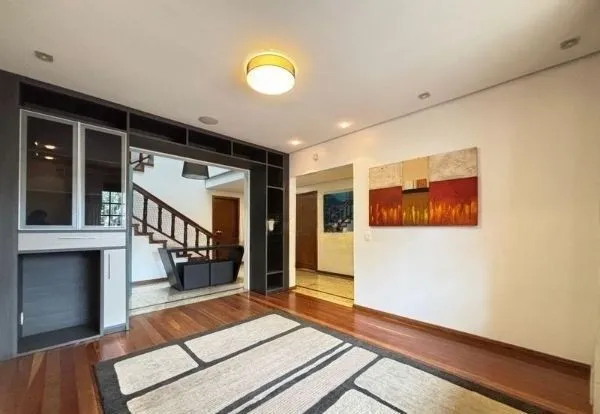 Imagem casa sobrado na Medianeira com 4 dormitórios