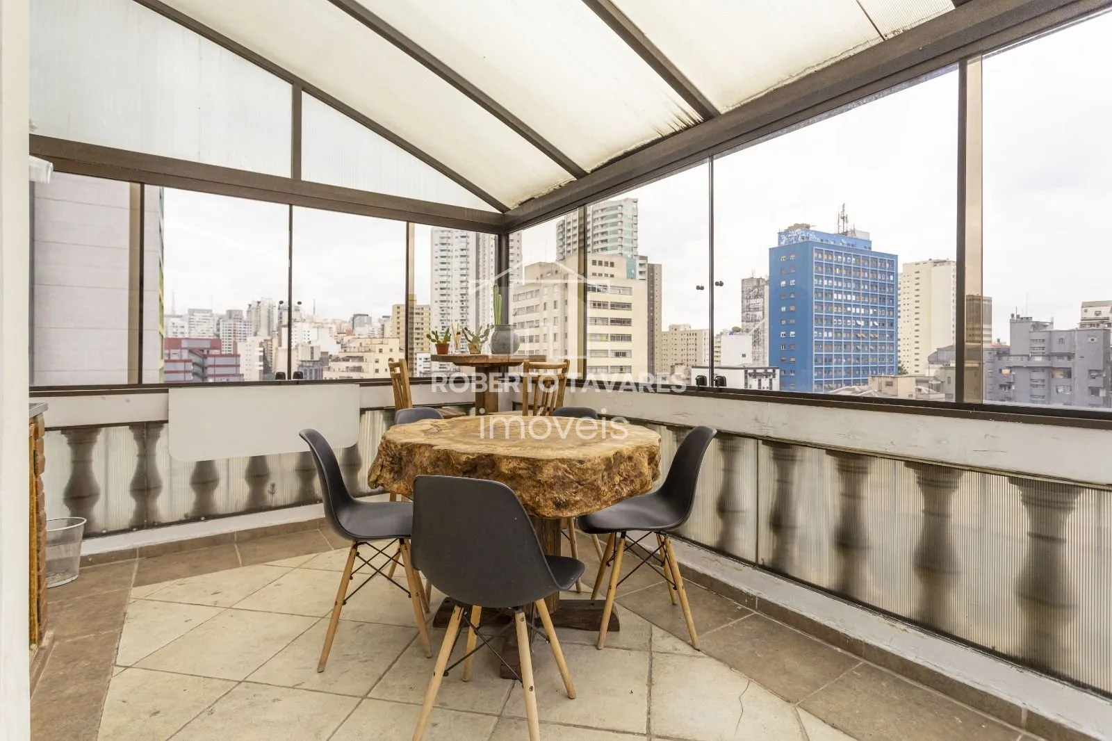 Imagem Cobertura de 4 quartos, 330m² no bairro Bela Vista, em São Paulo