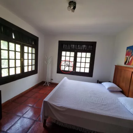 Imagem CASA COM 3 QUARTOS , SALA ESTAR ,SALA DE JANTAR, PISCINA, LAVANDERIA , ACESSO AO RIO ,BANHEIROS, LAVABO,3 VAGAS,974 mt de terreno