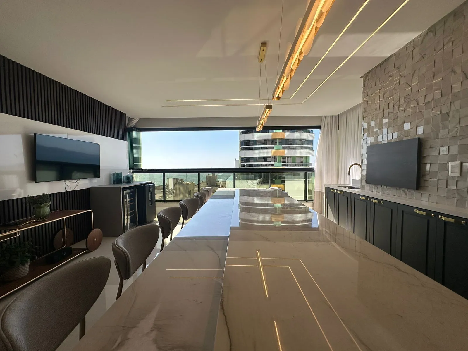 Imagem Apartamento com vista para o mar à venda com 187m2 por R$ 4.900.000,00