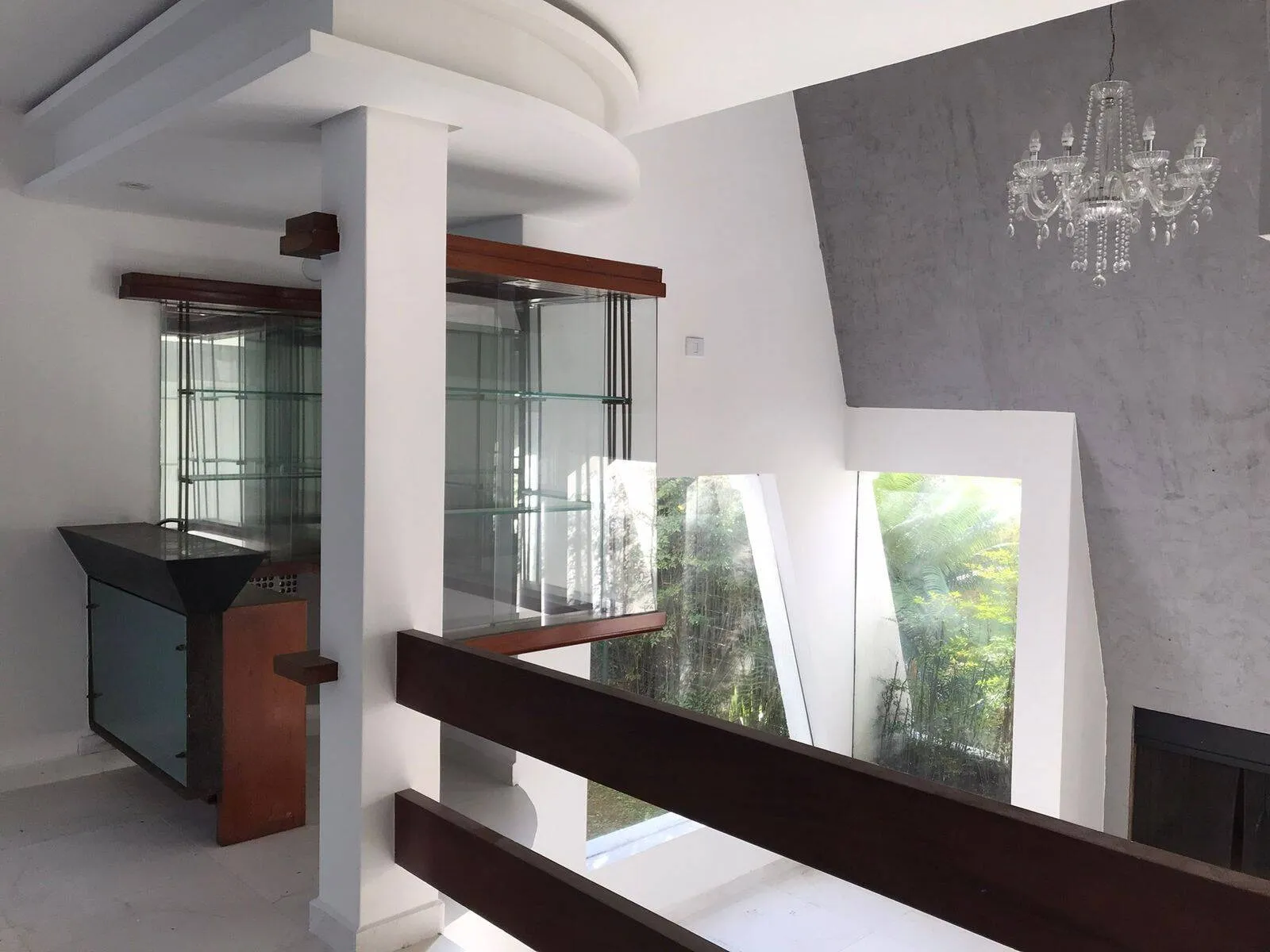 Imagem Casa Arejada em Alphaville Residencial Dois - 4 Quartos, 2 Suítes, Área de Lazer Completa e 4 Vagas