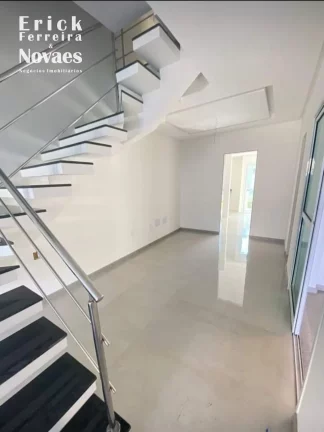Imagem Casa a Venda na Praia do Morro-ES com 3 suítes sendo uma Suite master com Varanda, Sala de Estar e Jantar, quintal e Piscina e 2 vagas de garagem