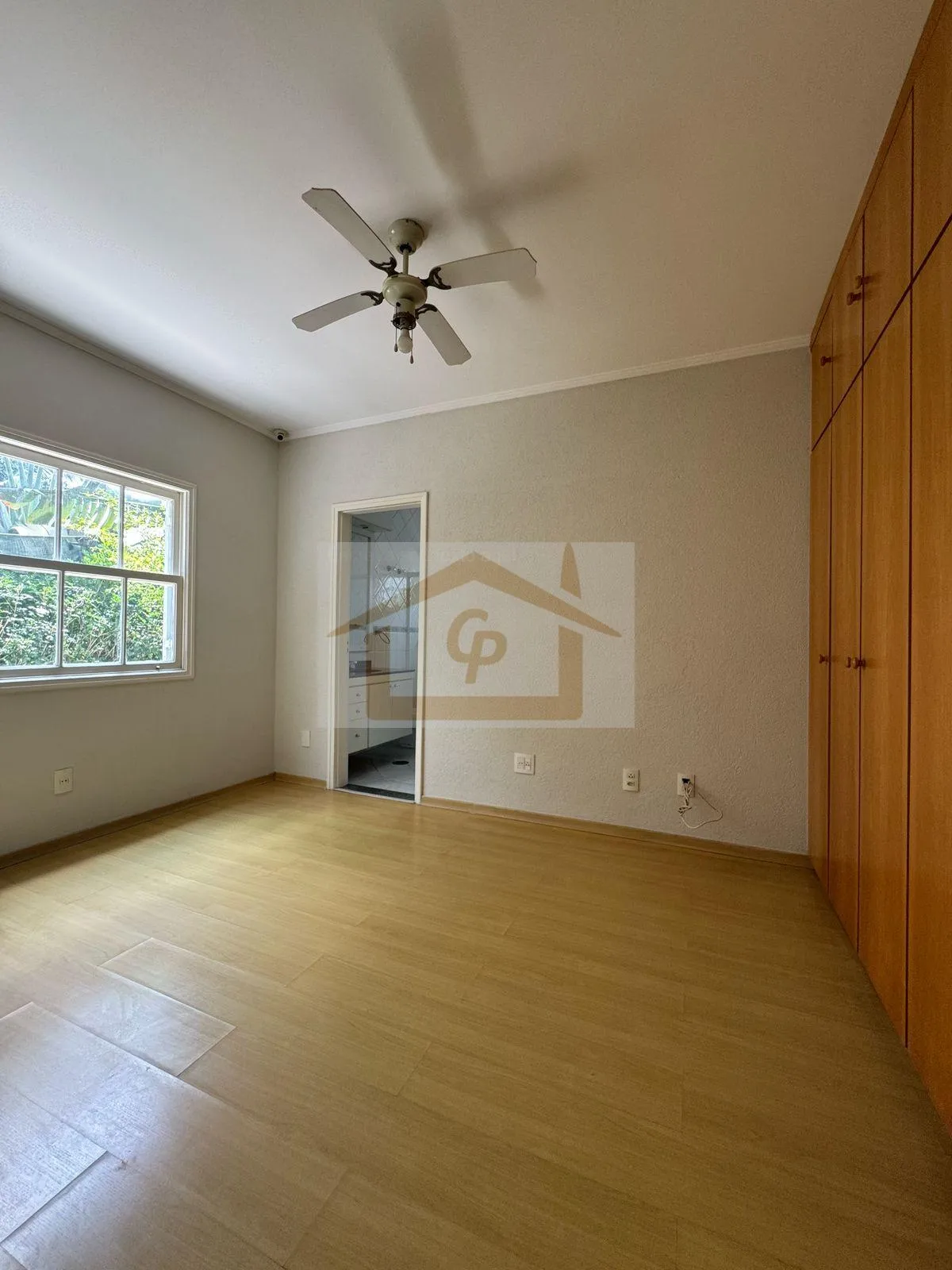 Imagem Residencial silencioso, natureza e próximo ao Templo Budista Zulai! São 4 quartos, 4 vagas
