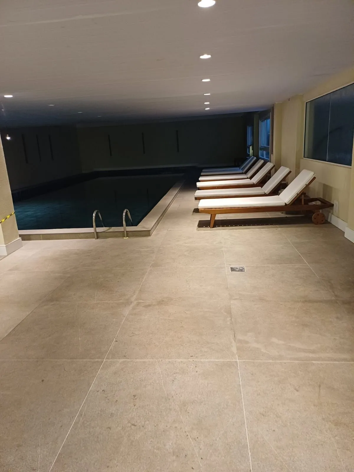 Imagem Amplo apartamento de 3 dormitórios com infra completa