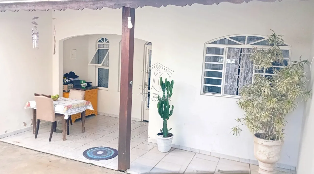 Imagem Casa com 3 quartos com barracão comercial no piso inferior à venda em Valinhos.