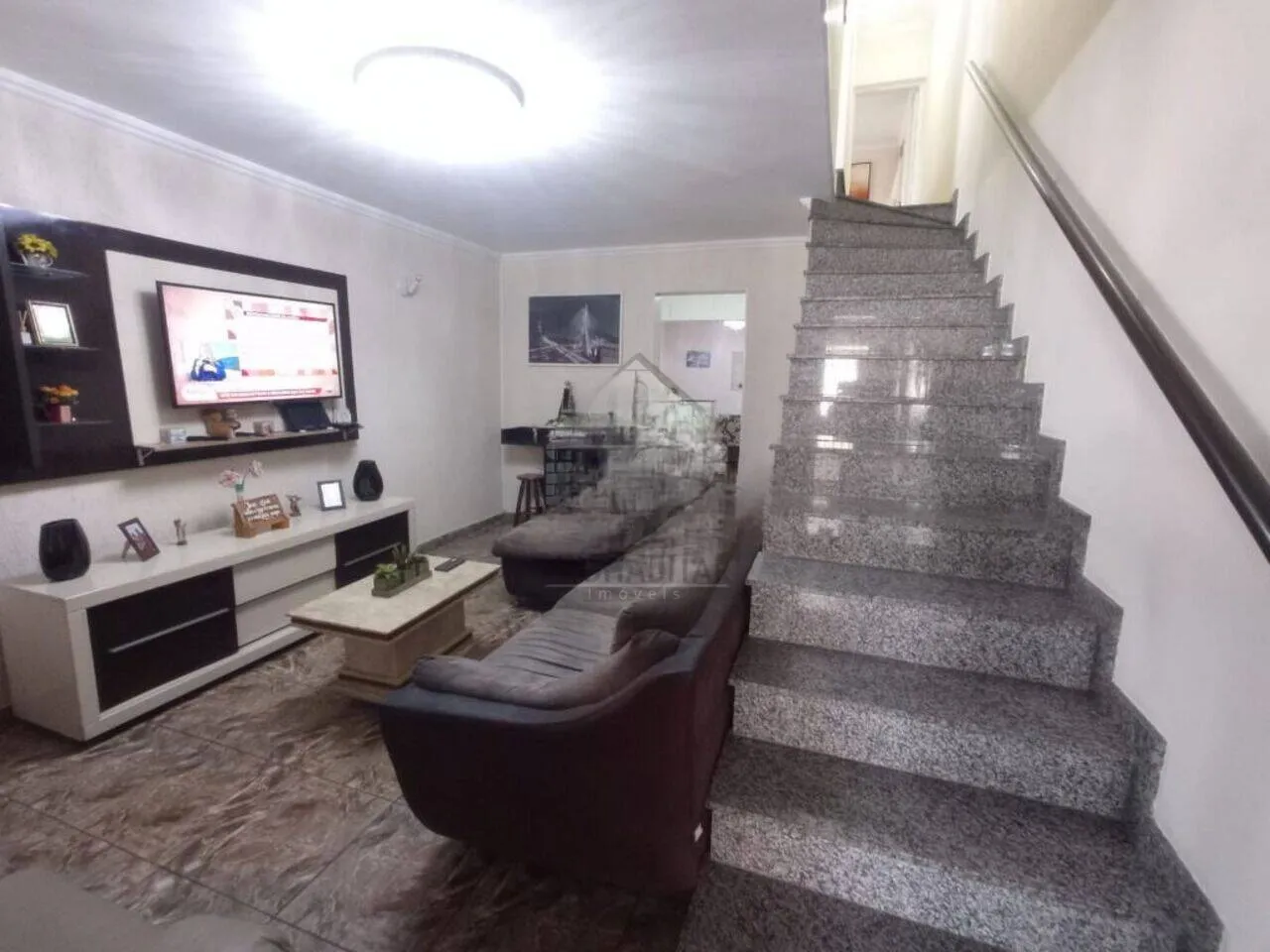 Imagem VENDO SOBRADO DE 03 DORMITÓRIOS NO BAIRRO RESIDENCIAL INGAÍ!