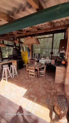 Imagem Casa Rústica em Garopaba-SC: 3 Suítes, Vista Panorâmica, Jacuzzi e 3000m² de Terreno