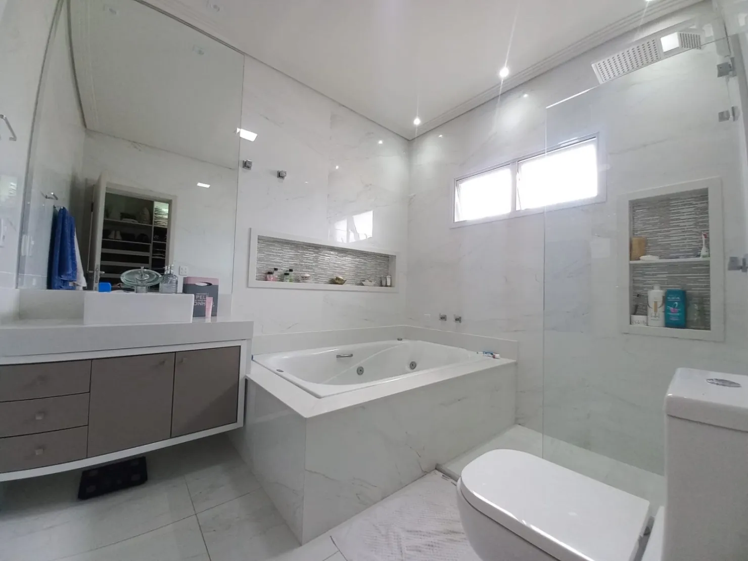 Imagem Casa Alto Padrão à venda com 3 suítes, piscina e muito conforto, Alto do Cardoso, Pindamonhangaba, SP