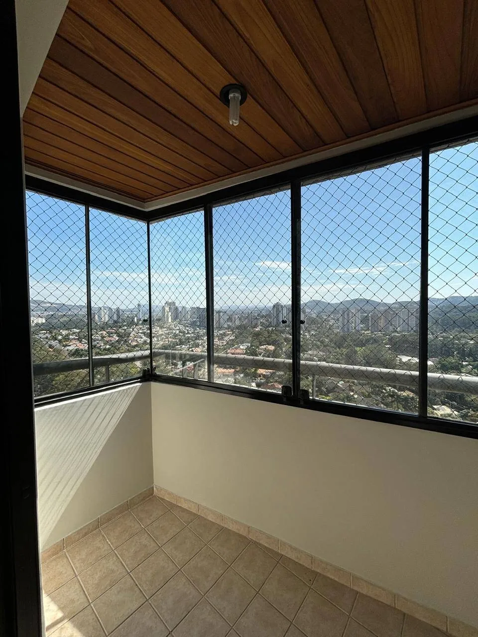 Imagem Apartamento com 3 Dormitórios e 3 Vagas em Alphaville, Barueri - Frente à Pista de Caminhada