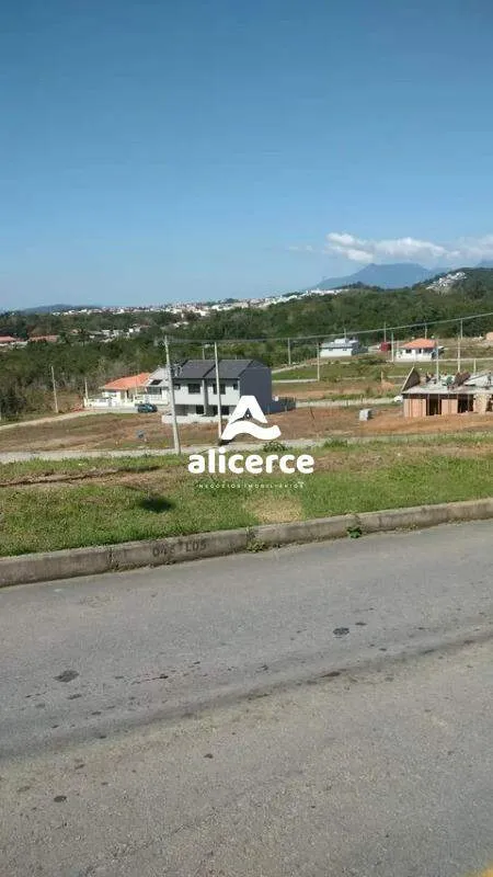Imagem Terreno à venda com , 200m² em Forquilhas São José