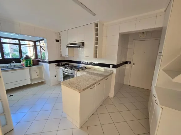 Imagem Apartamento à venda em Moema, com 3 quartos sendo1 suíte, 3 banheiros, 2 vagas, 130m² de área.