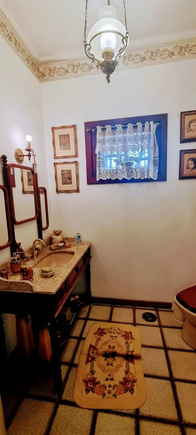 Imagem Residência Exclusiva com Piscina, Lago Ornamental e 3 Suítes
