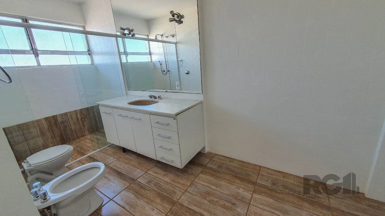 Imagem Apartamento com 4 quartos, vaga de garagem, no bairro Moinhos de Vento, Poa/RS