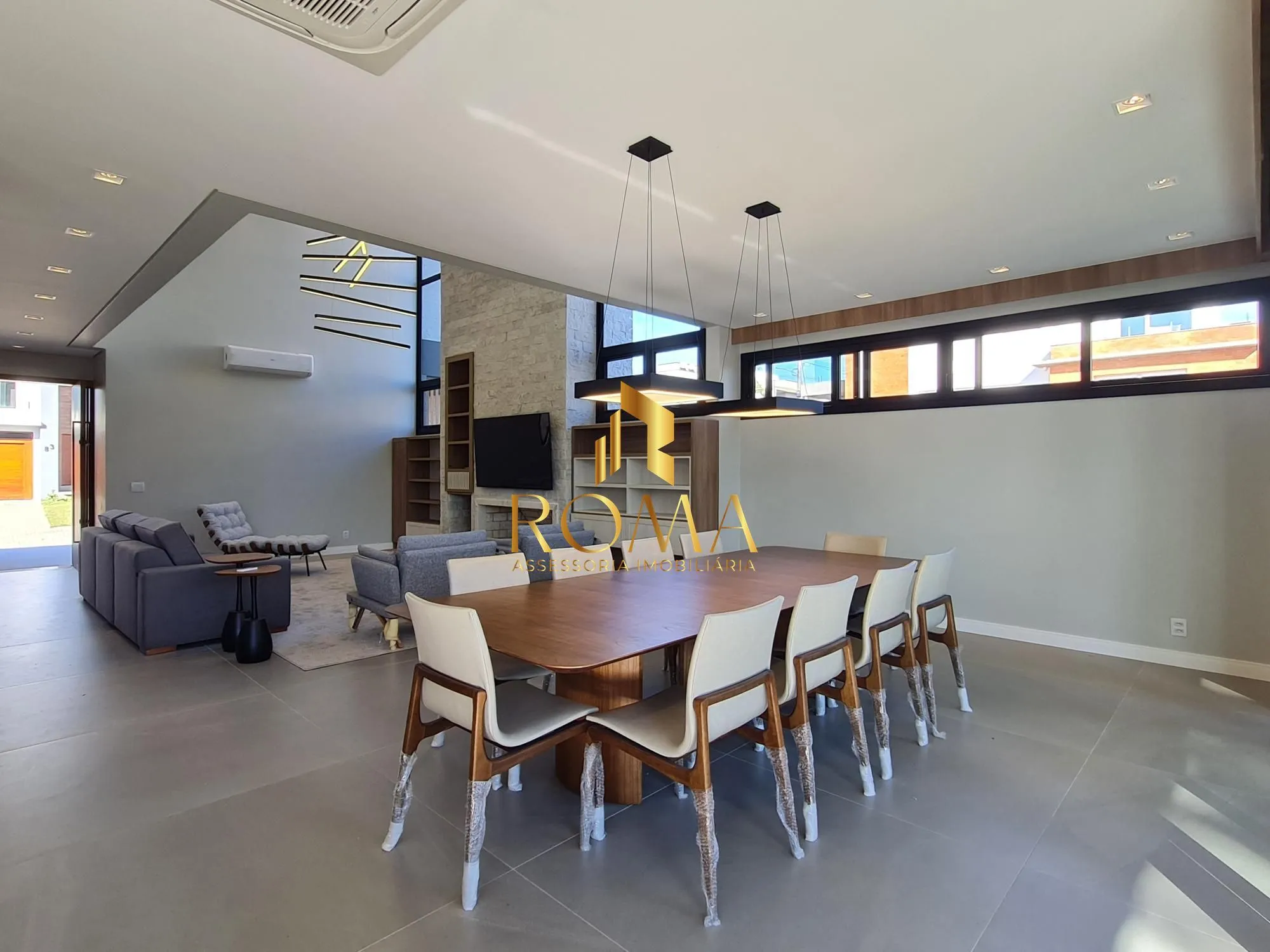 Imagem Casa de Alto Padrão no Condomínio Viareggio | 4 Suítes em Camobi, Santa Maria