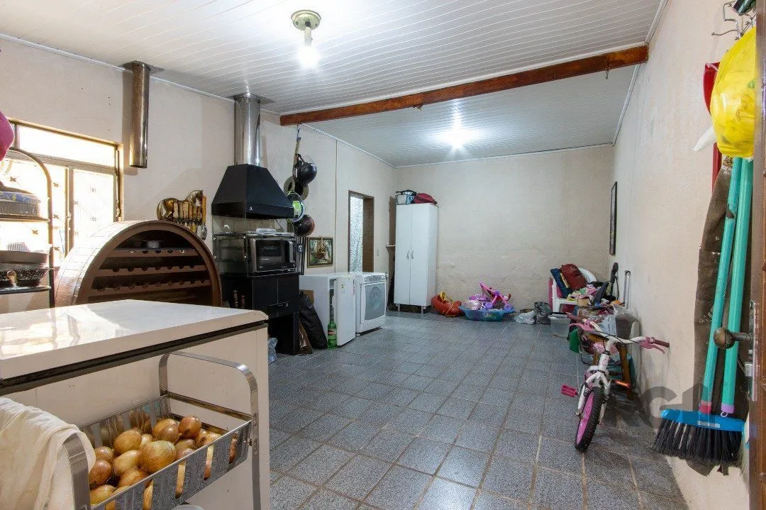 Imagem Sobrado, 3 quartos, 2 banheiros, pátio, 2 vagas, piscina - Bairro Vila Nova