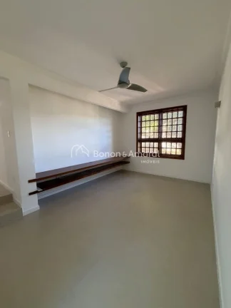 Imagem Ampla e confortável, esta excelente residência conta com 330m² de área construída, oferecendo e...