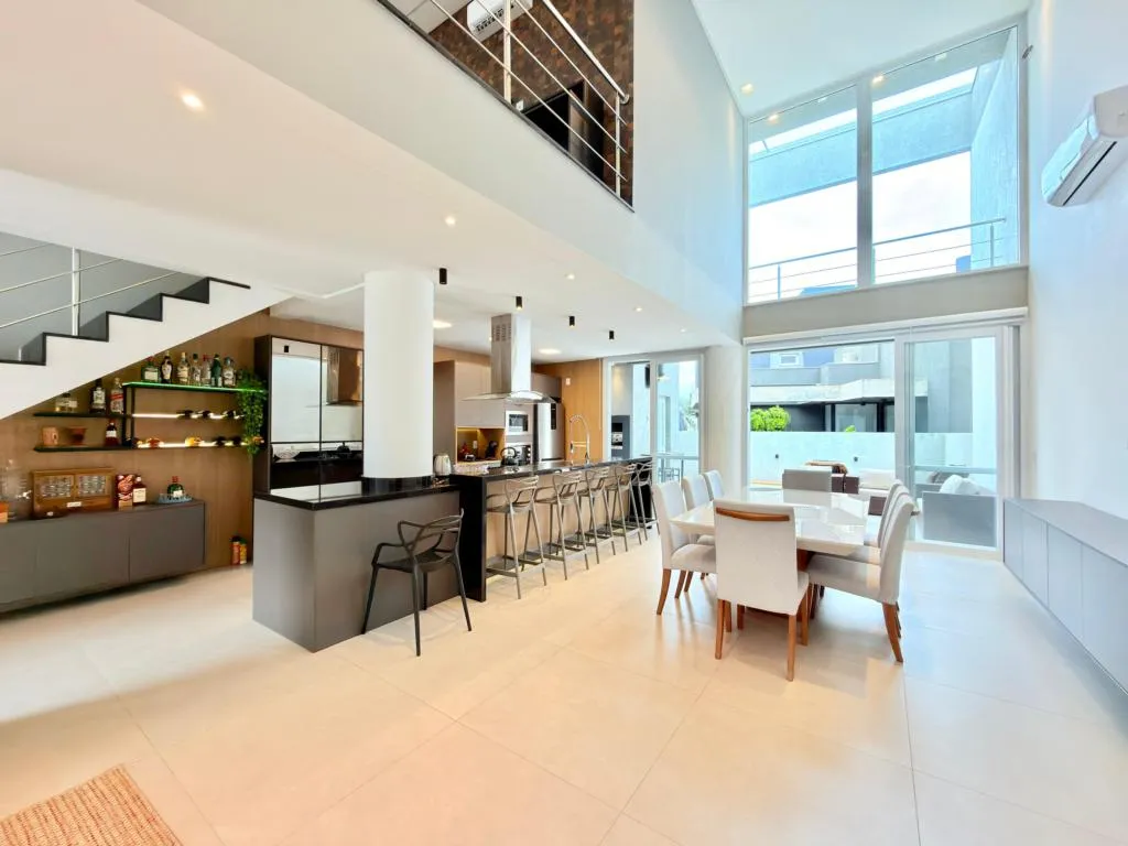 Imagem Casa em Condominio 4 Dormitórios - Bairro --