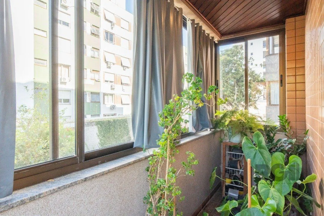 Imagem Apartamento amplo de 191m² privativos reformado