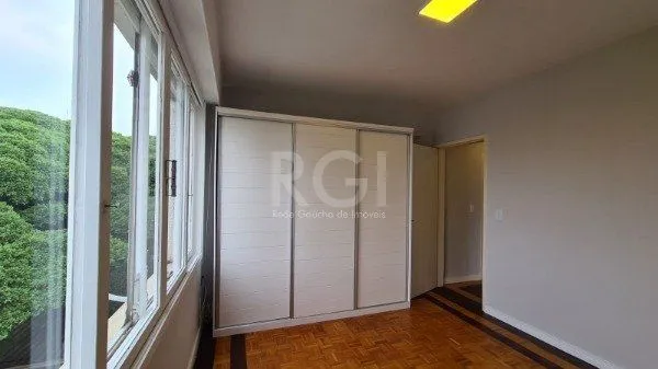 Imagem Apartamento 02 dormitórios com dependência e duas vagas no bairro São João.