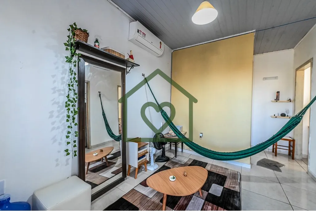 Imagem Ótima casa, com perfeita posição solar, podendo ser utilizadas concomitante comercial e residenci...