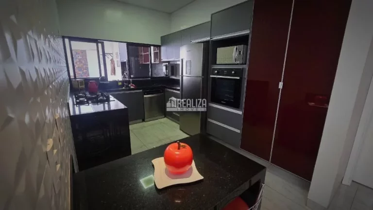 Imagem Casa à venda com 3 dormitórios e energia fotovoltaica no Condomínio Estância dos Ipês, em Uberaba
