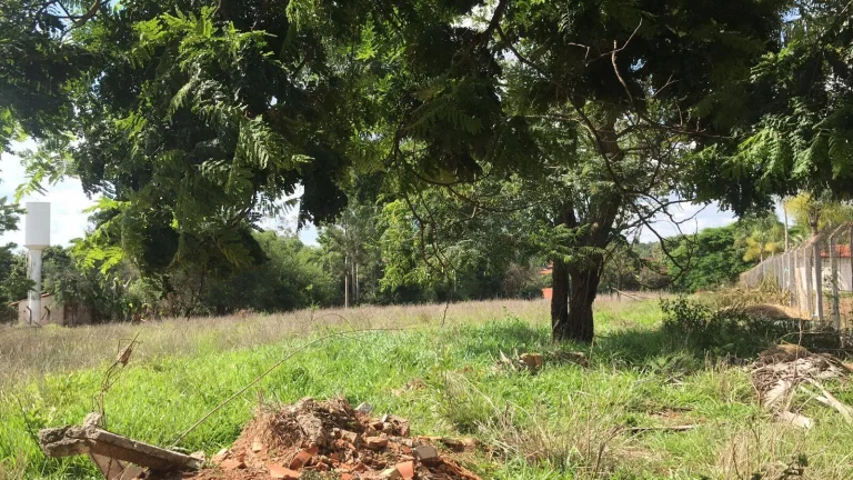 Imagem Terreno para chácara dentro de condomínio no interior de São Paulo
