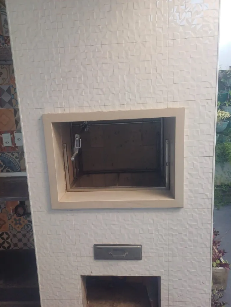 Imagem Casa à venda em Santo André-SP, bairro Santa Maria: 3 quartos, 1 suíte, 2 banheiros, 2 vagas, 136m². Venha conferir!