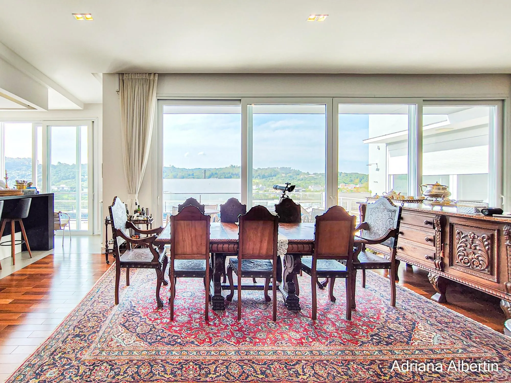 Imagem Casa com 660m² no Alphaville Porto Alegre para quem quer espaço, vista e personalidade - sem cair no padrão genérico