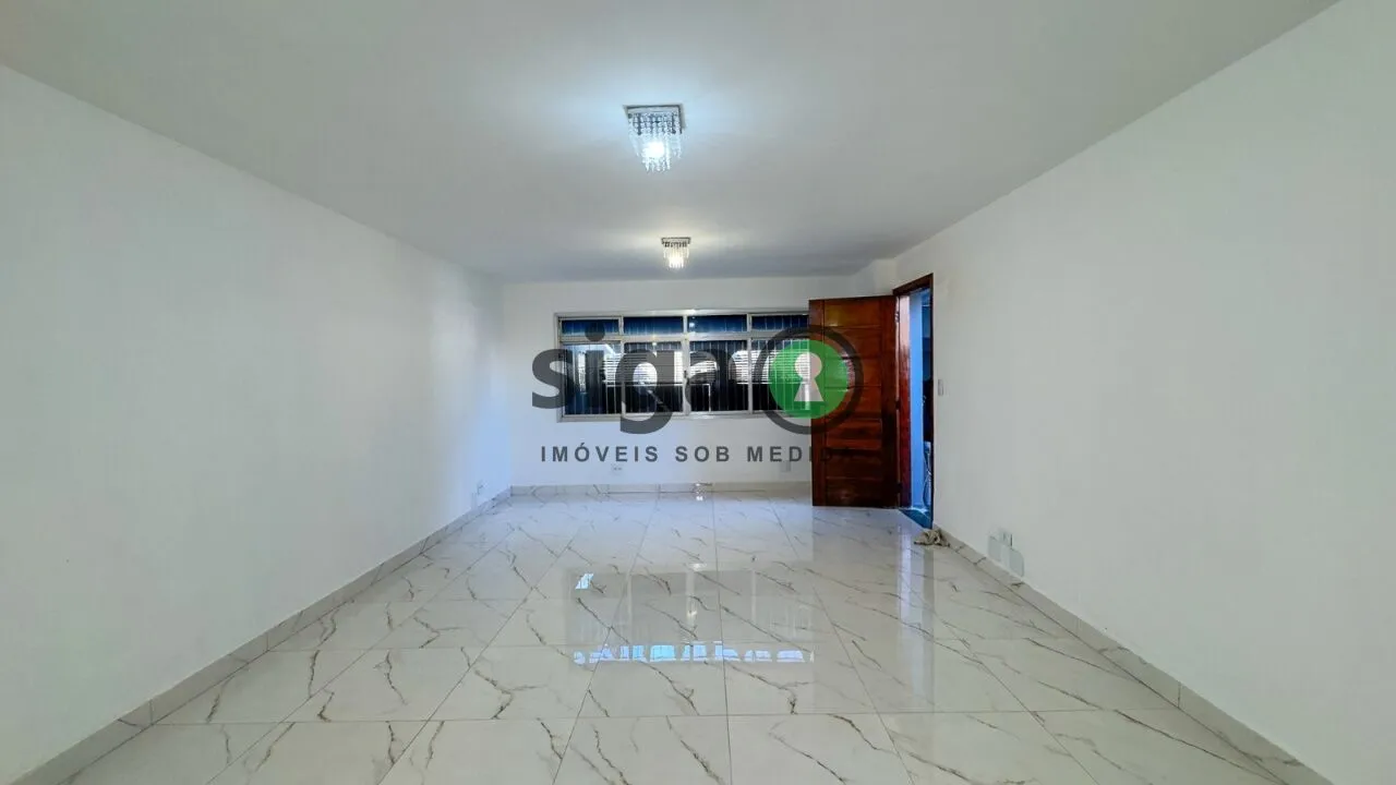 Imagem Casa à Venda no Jardim Aeroporto ? 3 Dormitórios, Suíte, Quintal e Edícula