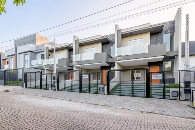 Imagem Sobrado de 3 quartos sendo 1 suíte com acabamento de alto padrão e localização Excelente