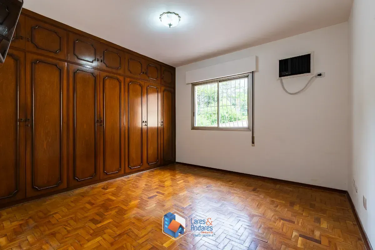 Imagem Sobrado para venda em Vila Firmiano Pinto com 3 quartos, sendo 1 suíte, 240m²