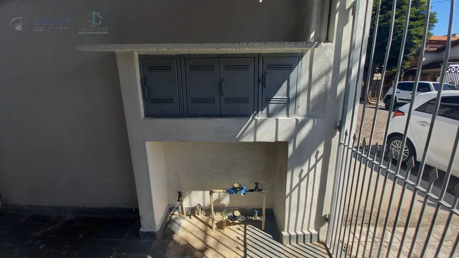 Imagem Excelente Investimento com 3 Casas no Mesmo Terreno