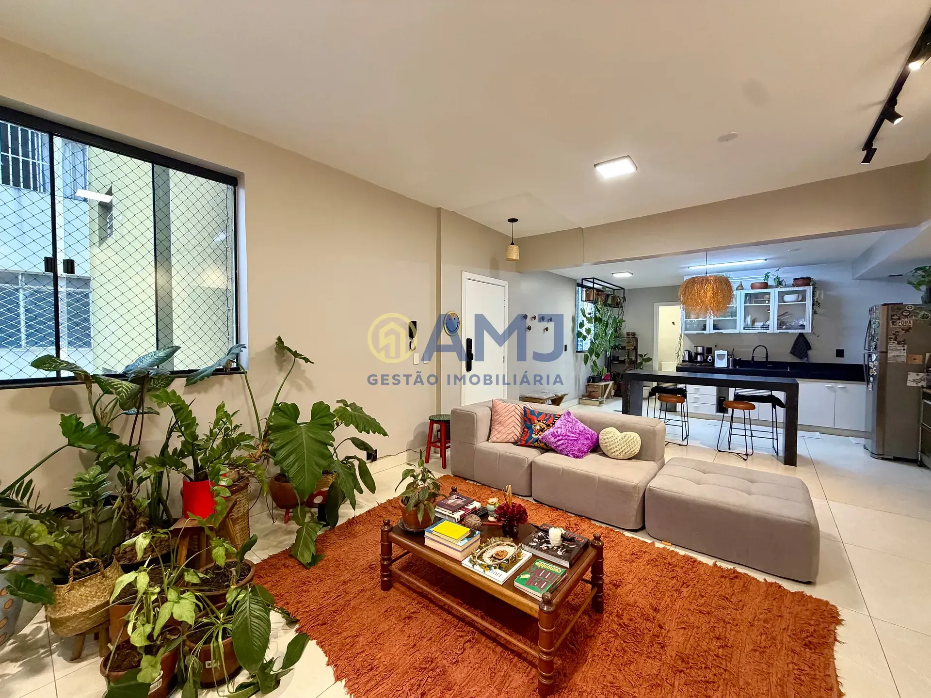 Imagem APARTAMENTO MOBILIADO E TOTALMENTE REFORMADO À VENDA - CENTRO | RUA 07